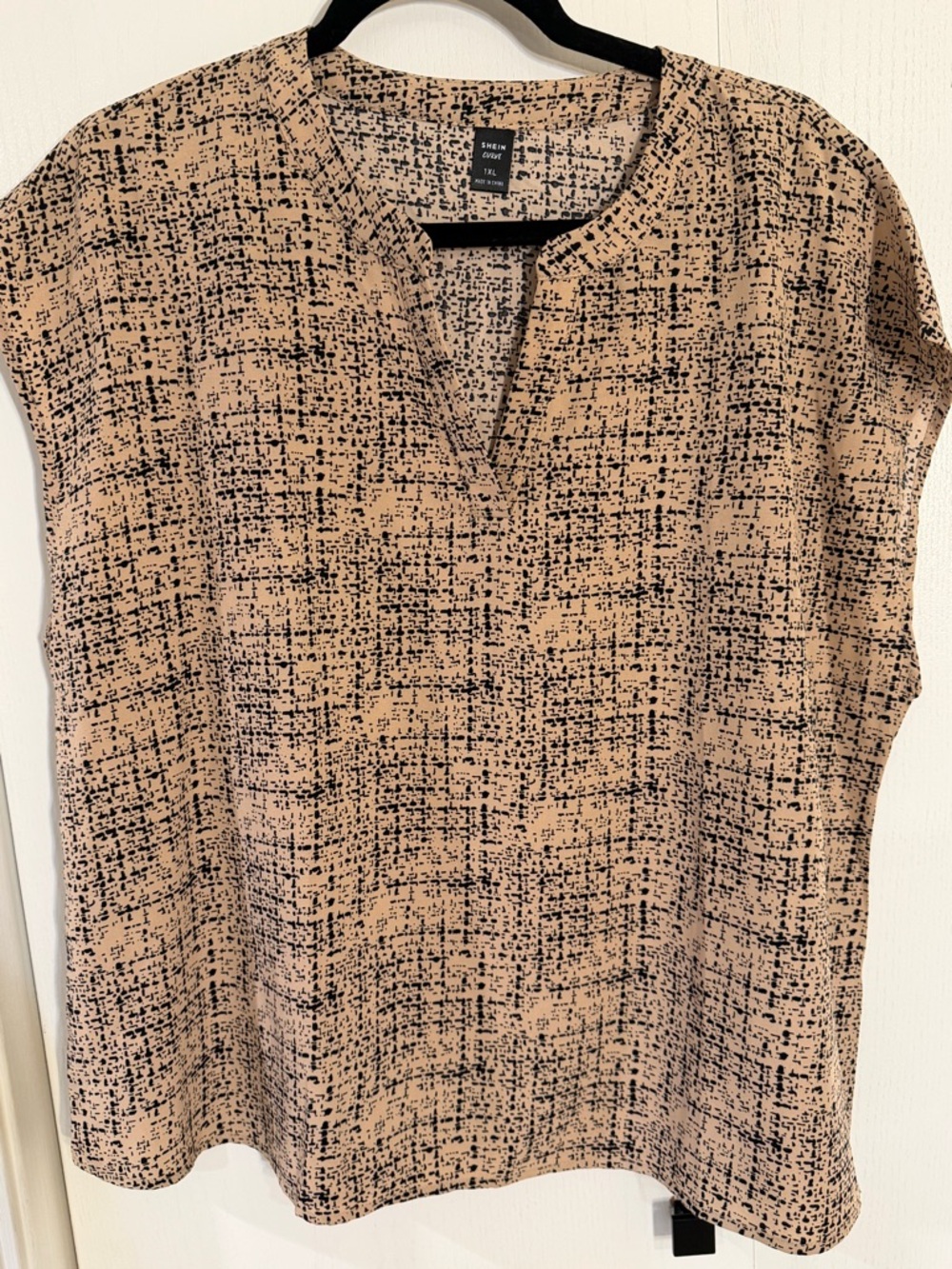 SHEIN Beige & Black Notch-Neck Cap Sleeve Blouse
